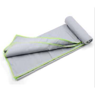 Экологичное спортивное полотенце с карманом из микрофибры