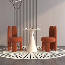 Mesa de negociación comercial y sillón