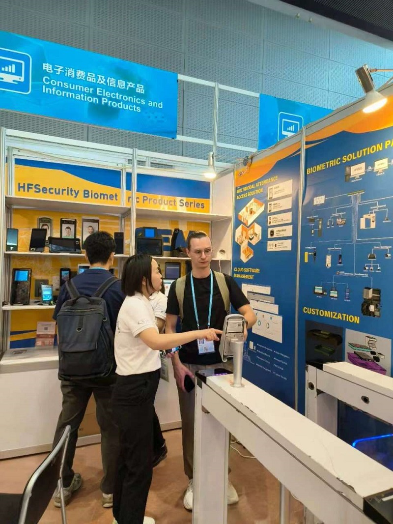 The HFSecurity booth at the Canton Fair was crowded with people! The biometric system was praised by customers from many countries around the world