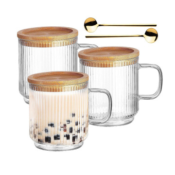 แก้วแก้วใสพร้อมแถบแนวตั้งที่จับและฝาสำหรับกาแฟเย็นและชา