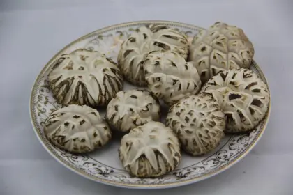 Drieid White Flower Shiitake Mushroom