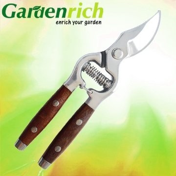 Gardenrich RG1205 Drop Forged wooden handle bypass garden pruning shears
