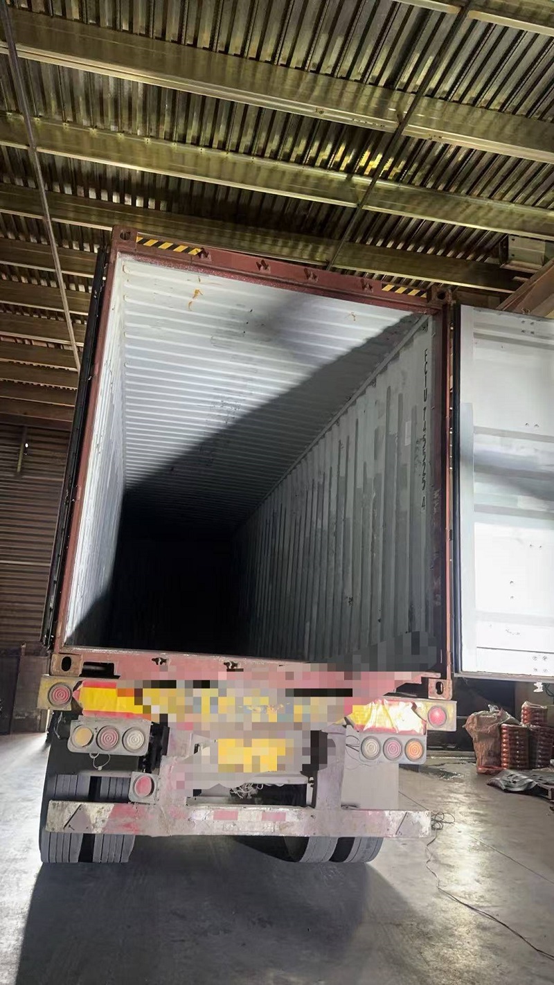 Ruisilaifu Motorcycle Tires Set Sail for South Africa! Two Containers Shipped Simultaneously, Showcasing New Heights of "Made in China"