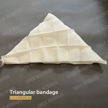 Dobras de bandagem triangular médica