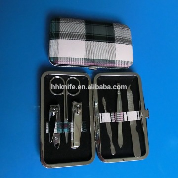 Plaid Pattern Manicure Set