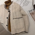 Beige Lambswool Jacke weiblich