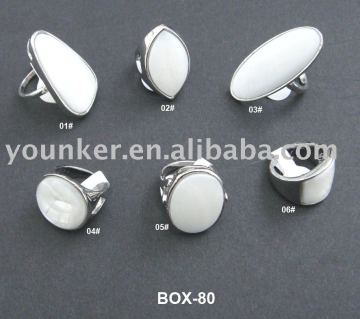Fashion Finger Ring with Freshwater Shell