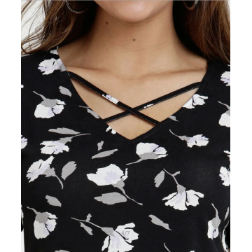 Blusa com estampa de flores e gravata cruzada na frente