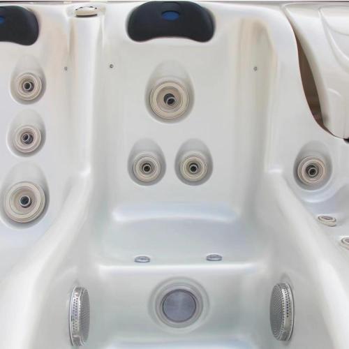 4 person massage spa hot tub