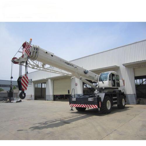 25-тонный внедорожный колесный кран для пересеченной местности