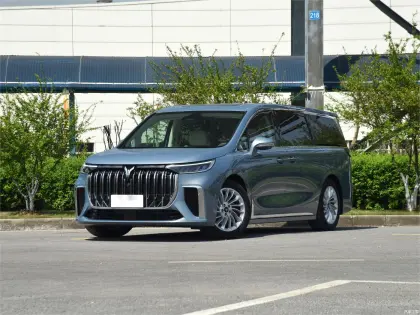 NEW Voyah Dreamer 7-Seater Luxury EV MPV - DongFeng 4WD Electric Car for Family or Business