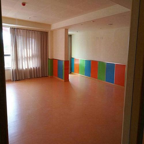 Habitación infantil de interior con suelo deportivo de PVC Enlio