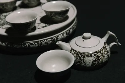 A set of tea set with colorful Chrysanthemum under glaze in Jizhou kiln