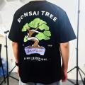 T-shirt dell&#39;icona per alberi da cartone animato maschile con colletto a coste