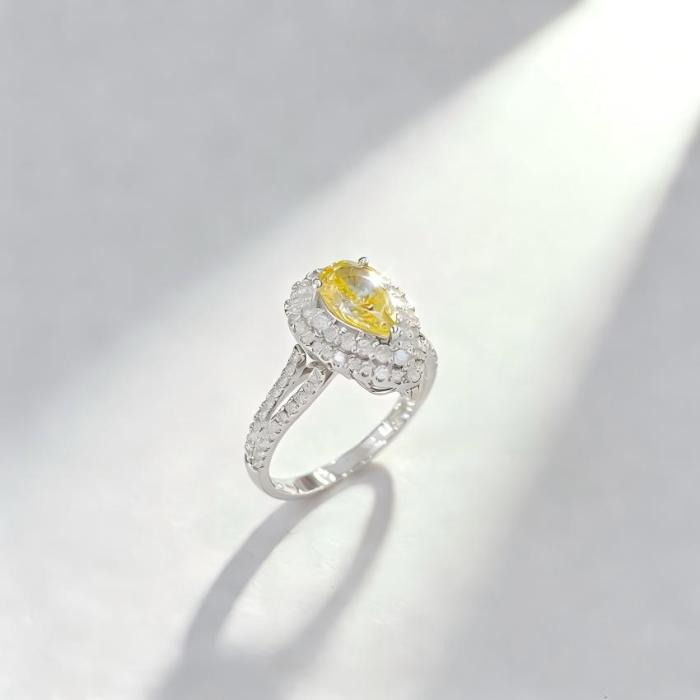 Colgante de anillo convertible de diamantes de laboratorio de pera amarilla IGI