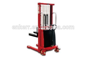 FORK OVER BASE PLATFORM AND FORK LIFT