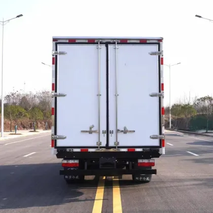 Dongfeng 4.2-meter refrigerated truck