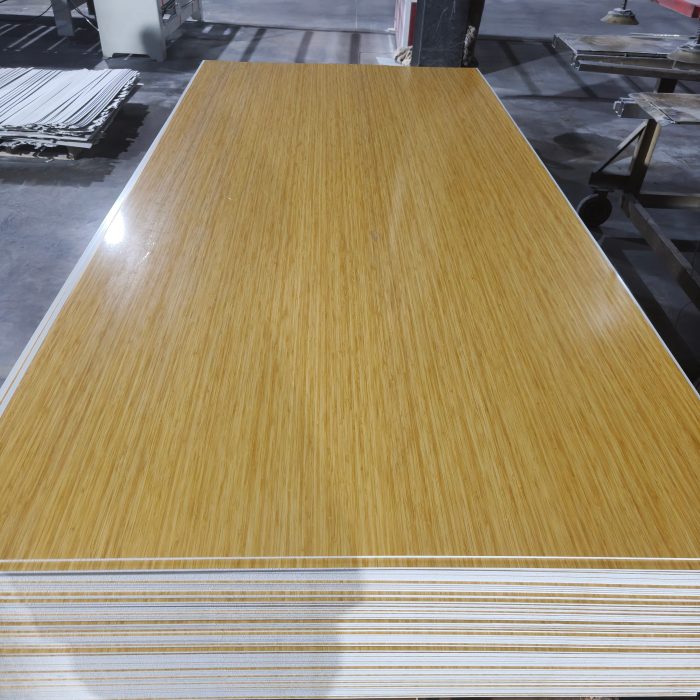 แผงผนังห้องน้ำ SPC ระดับพรีเมียมติดตั้งด่วนหุ้มห้องอาบน้ำกันน้ำ