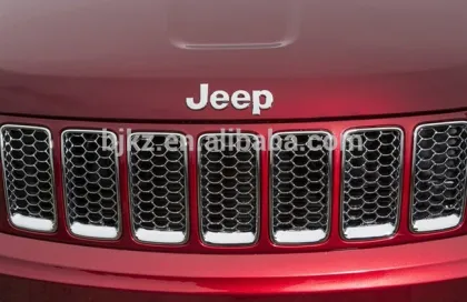 Grand Cherokee 2014 Overland Summit Surrounded