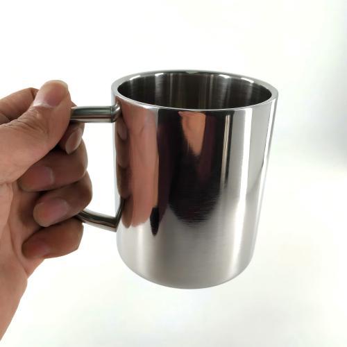 Kaffeetasse aus Metall mit Henkel, einwandig