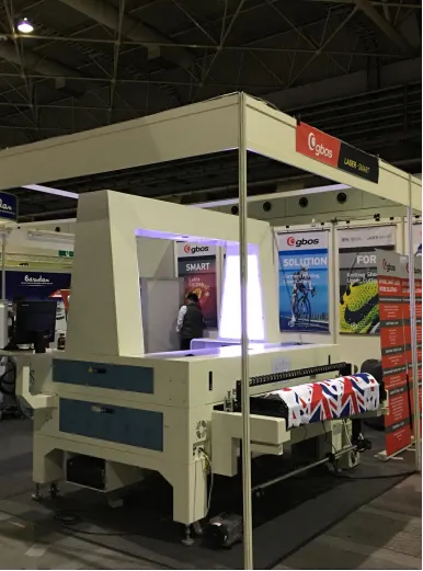 Vision laser cutting macine/Printed Sublimation Fabric Laser Cutter Plotter with Camera