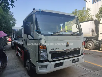 SINOTRUCK HOWO 5Tons Asphalt Distributor/Spraying Truck