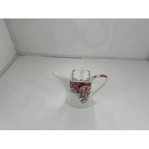 Ceramic kettle with spout