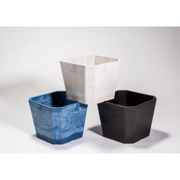 Maceta única de forma irregular.