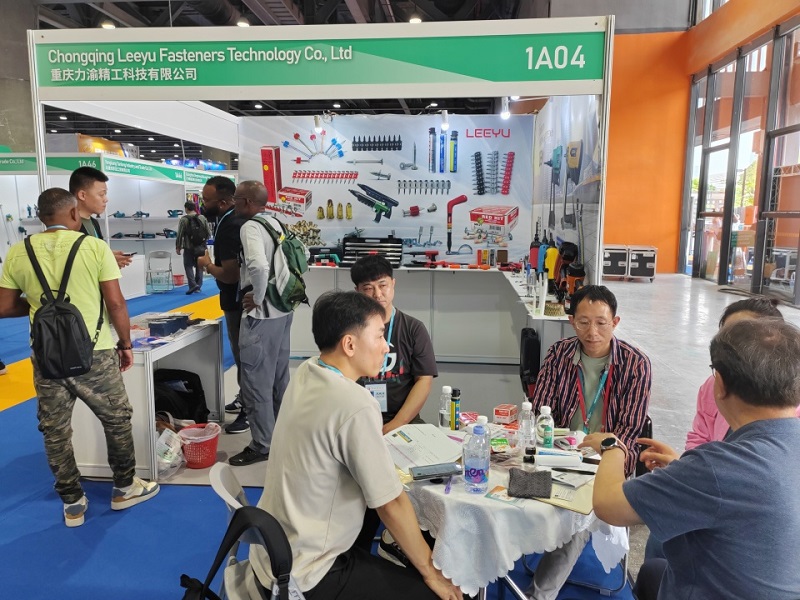Liyu Precision Machinery Achieves Remarkable Success at the Canton Fair, Securing Orders from Multiple Countries for its Nail Guns and Nails