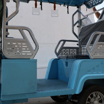 Comfortable 3 wheel electric taxi for city transport