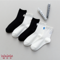 Modernong Reflective Socks sa Bold Black and White