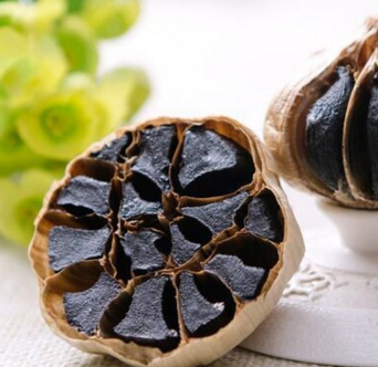 whole black garlic 