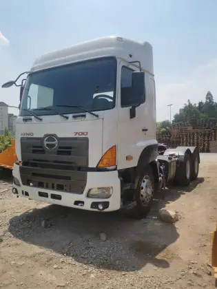 Used Hino 700 Tractor Truck for Sale
