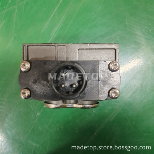 Air Brake Valve Solenoid Valve A4052640389 4052640389 A9452601957 9452601957 for Mercedes Benz
