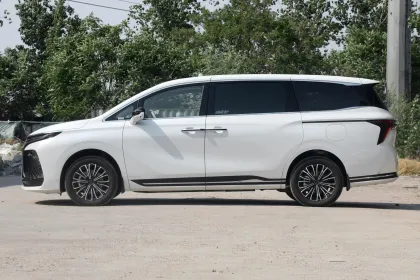 Fengxing Xinghai V9 Luxury Plug-in Hybrid - Top Speed 180km/h, 154 Horsepower