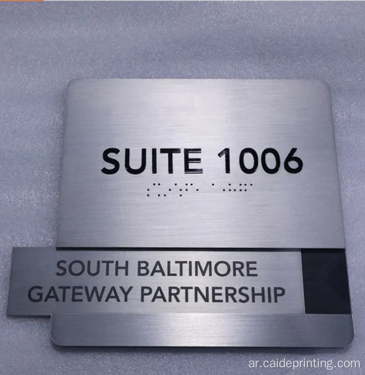 علامات ADA مع برايل ورسائل مرتفعة