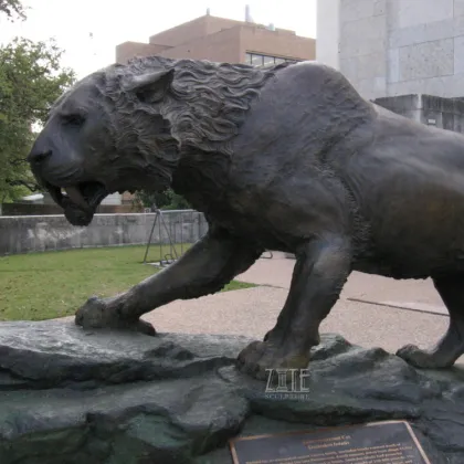 Garden metal animal sculpture bronze saber-toothed tiger statue