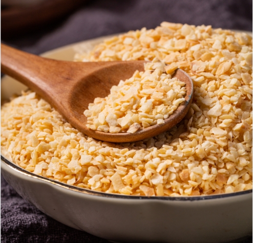 Dried whole garlic minced
