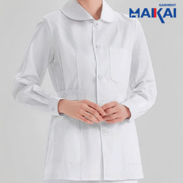 Traje de enfermería moderno que resalta el estilo del collar de bebé