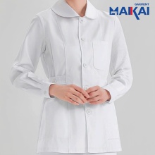 Atuendo de enfermería moderna destacando estilo de collar de bebé