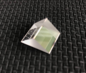 Collimate roof prism optical