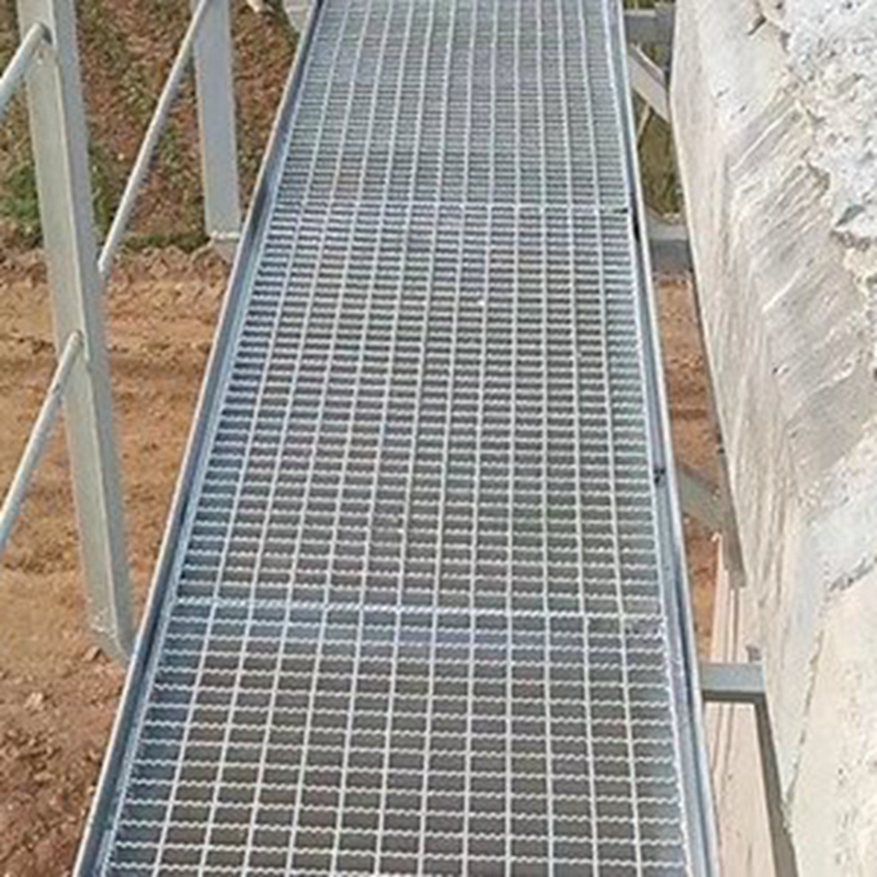 Hot dipped galvanized stair grating for platform bridge