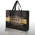 La shopping bag personalizzata per abbigliamento porta il logo