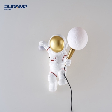 2022 New Design Astronaut Desk Light