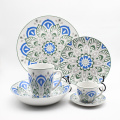 Set europei moderni e piatti in ceramica colorata moderna