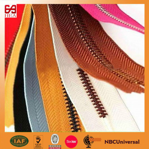 China supplier #8 tape brass metal zip and suppliers of zipper -roll