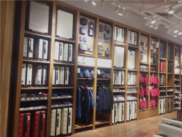 Shanghai qiao qi private customized clothing display cabinet