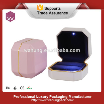 high lacquer engage ring box with led light