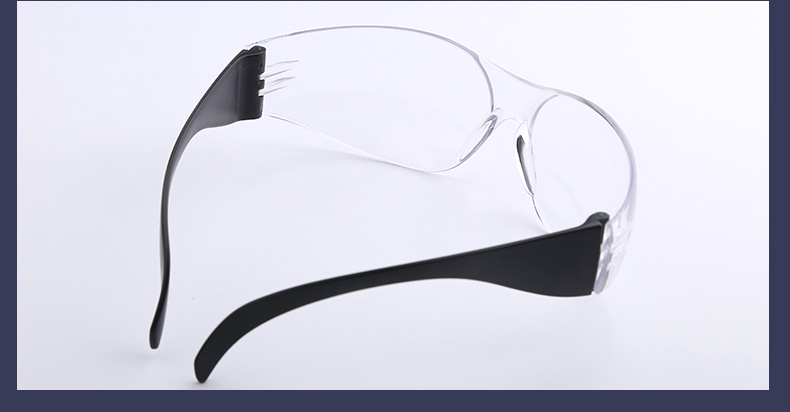 Anti-fog and anti-impact protective glasses