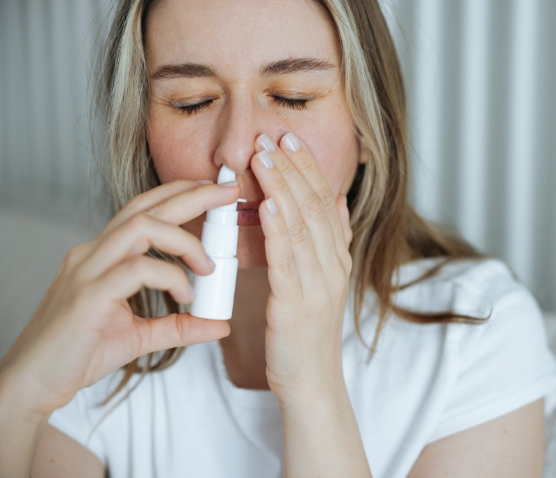 How-to-use-nasal-spray